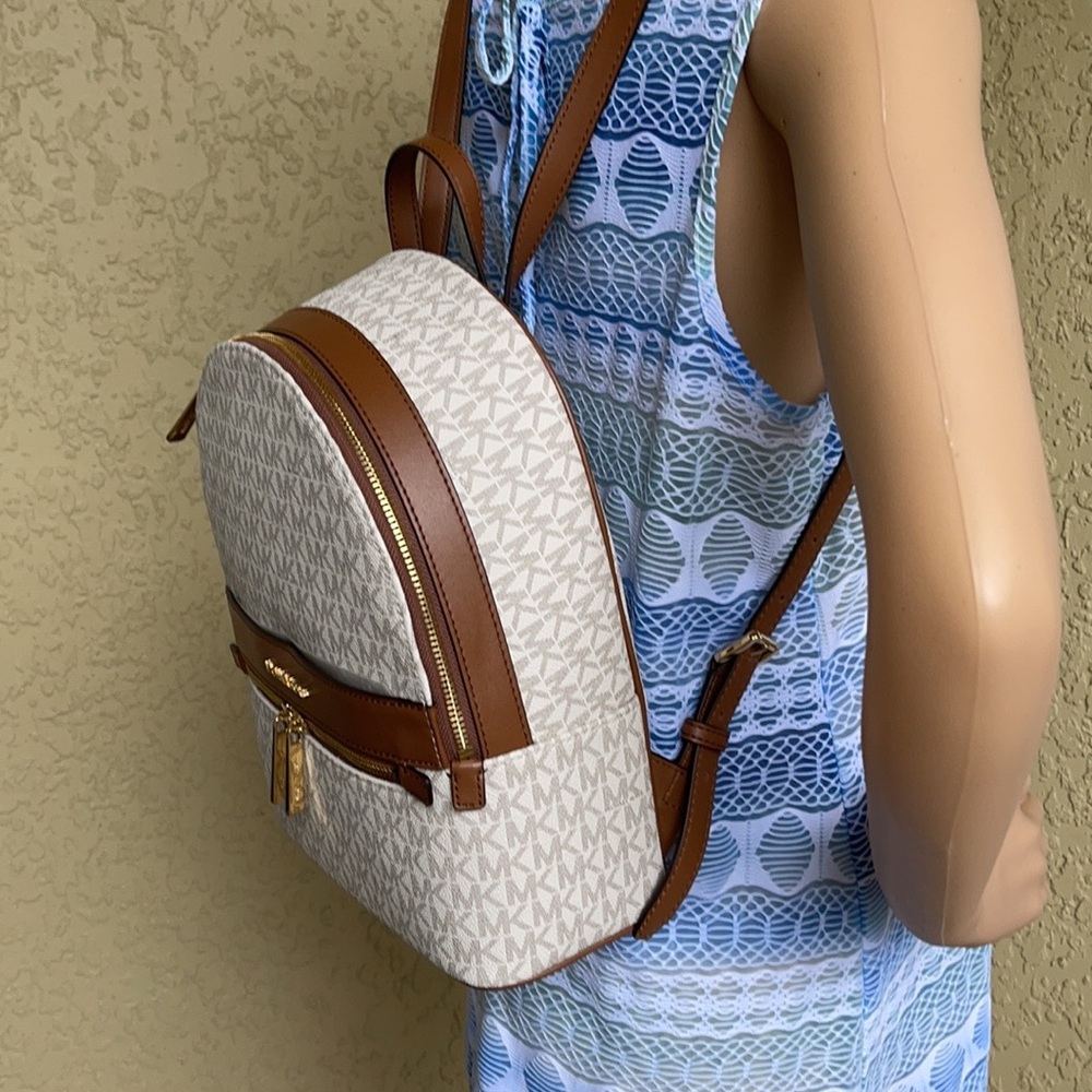 MICHAEL KORS Kenly Medium Backpack Signature Vanilla Bag - Picture 11 of 16